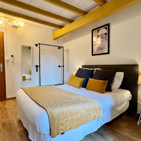 Le Galambre מלון