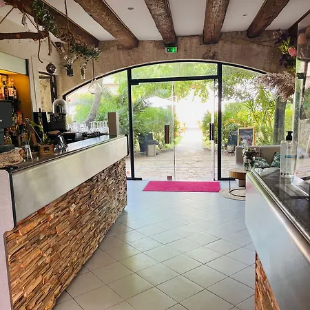 Le Galambre מלון