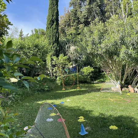 Le Galambre מלון