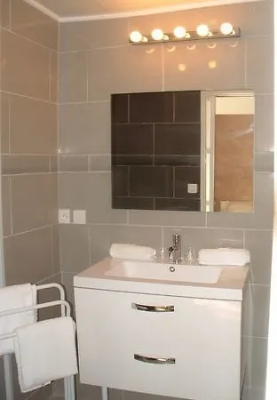 Le Galambre מלון נים